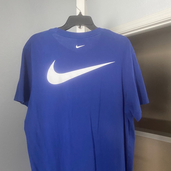 Nike Swoosh T-Shirt🔥🔥🔥 - Picture 2 of 3